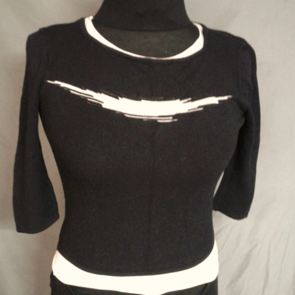 Blk stretchy knitt top by Angelica-Val M